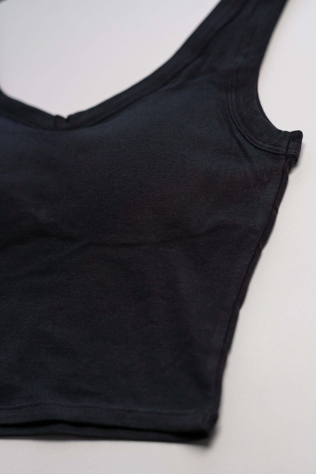 Comfort Cropped Top με Ενσωματωμένα Cups-Μαύρο