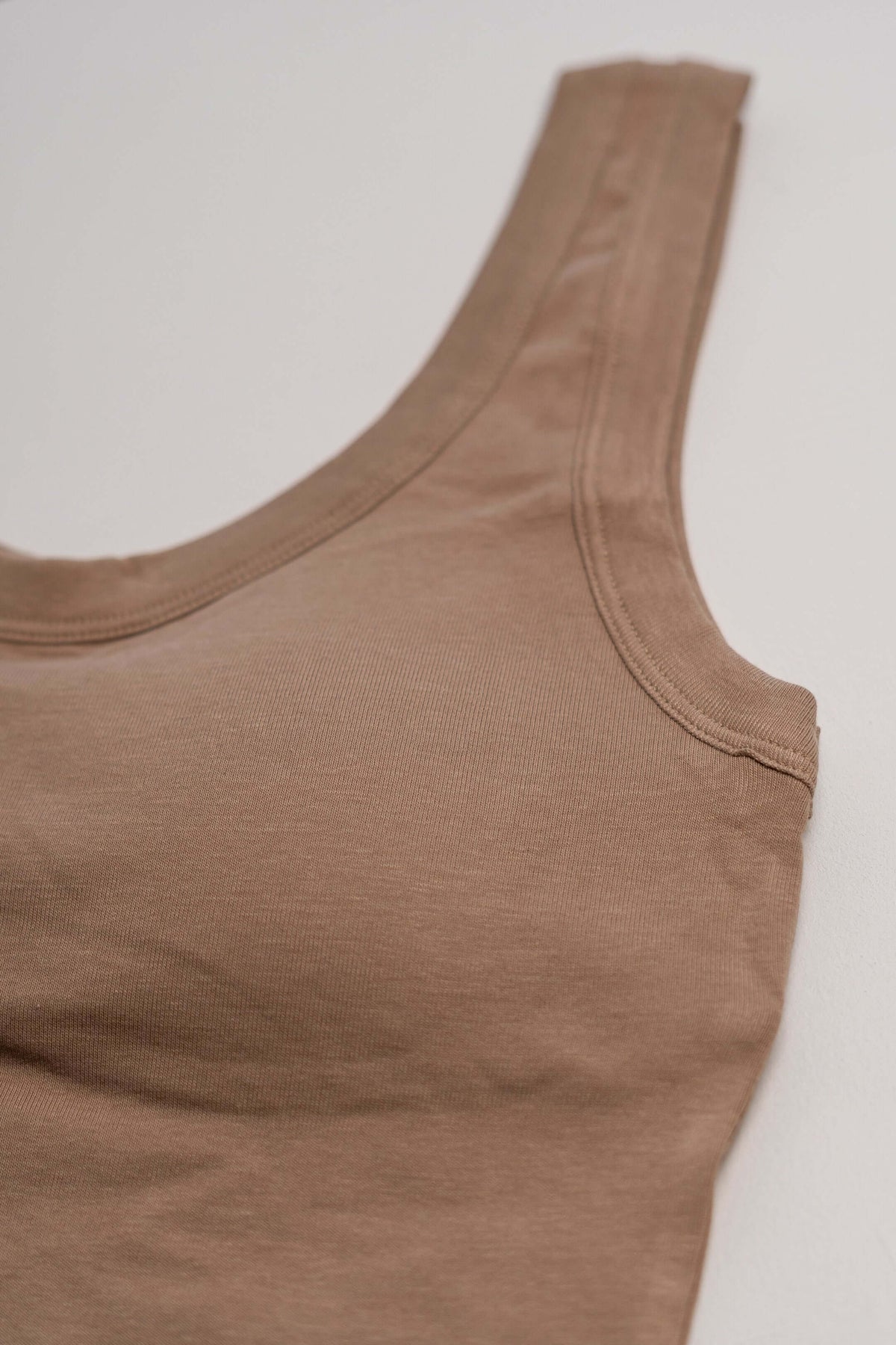 Comfort Cropped Top με Ενσωματωμένα Cups-Καφέ