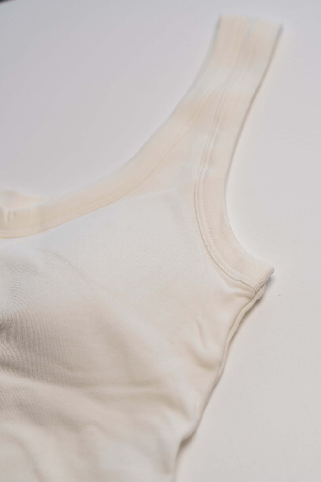 Comfort Cropped Top με Ενσωματωμένα Cups-Λευκό