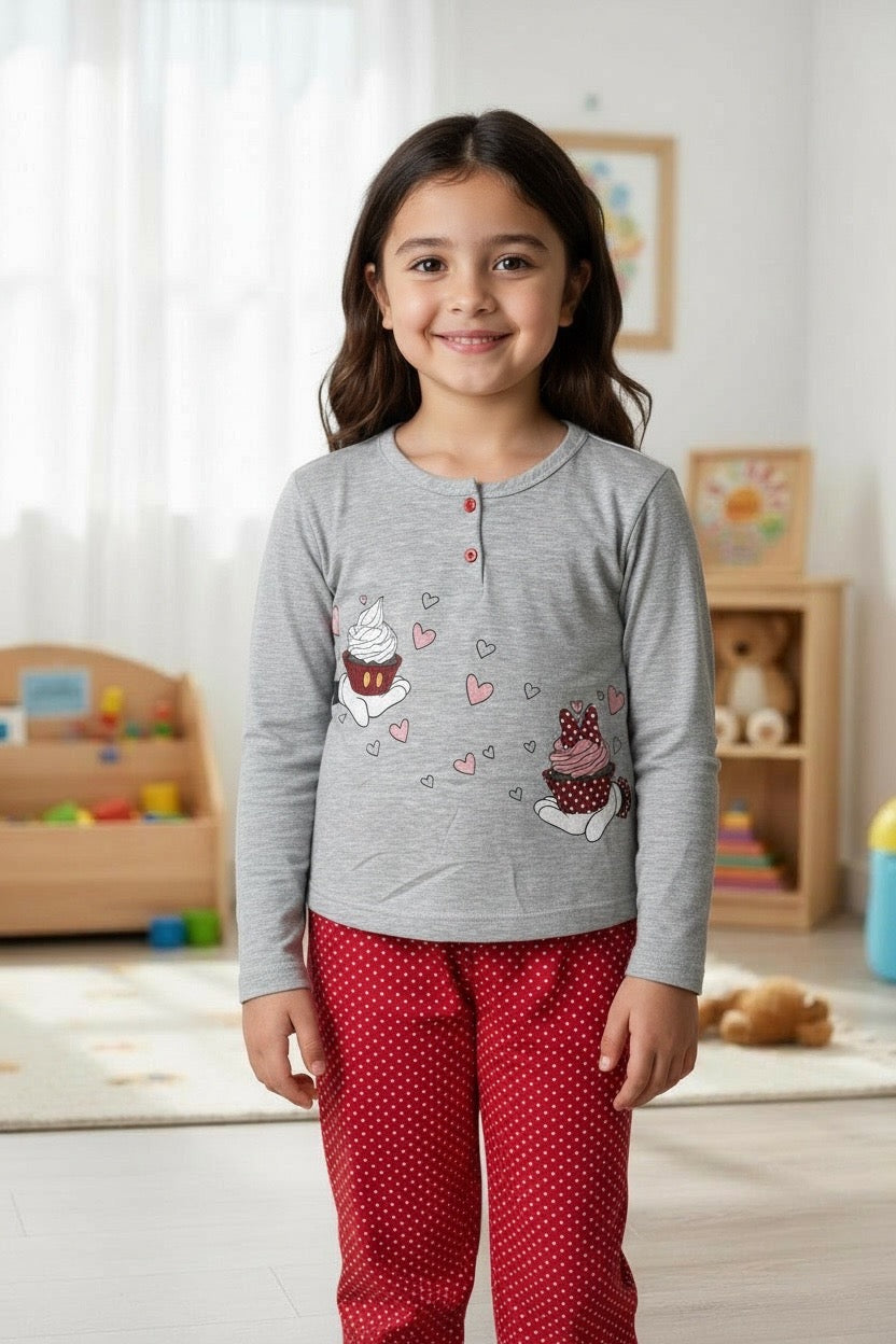 Παιδική πιτζάμα γκρι μπλούζα με σχέδια cupcakes και κόκκινο παντελόνι με πουά