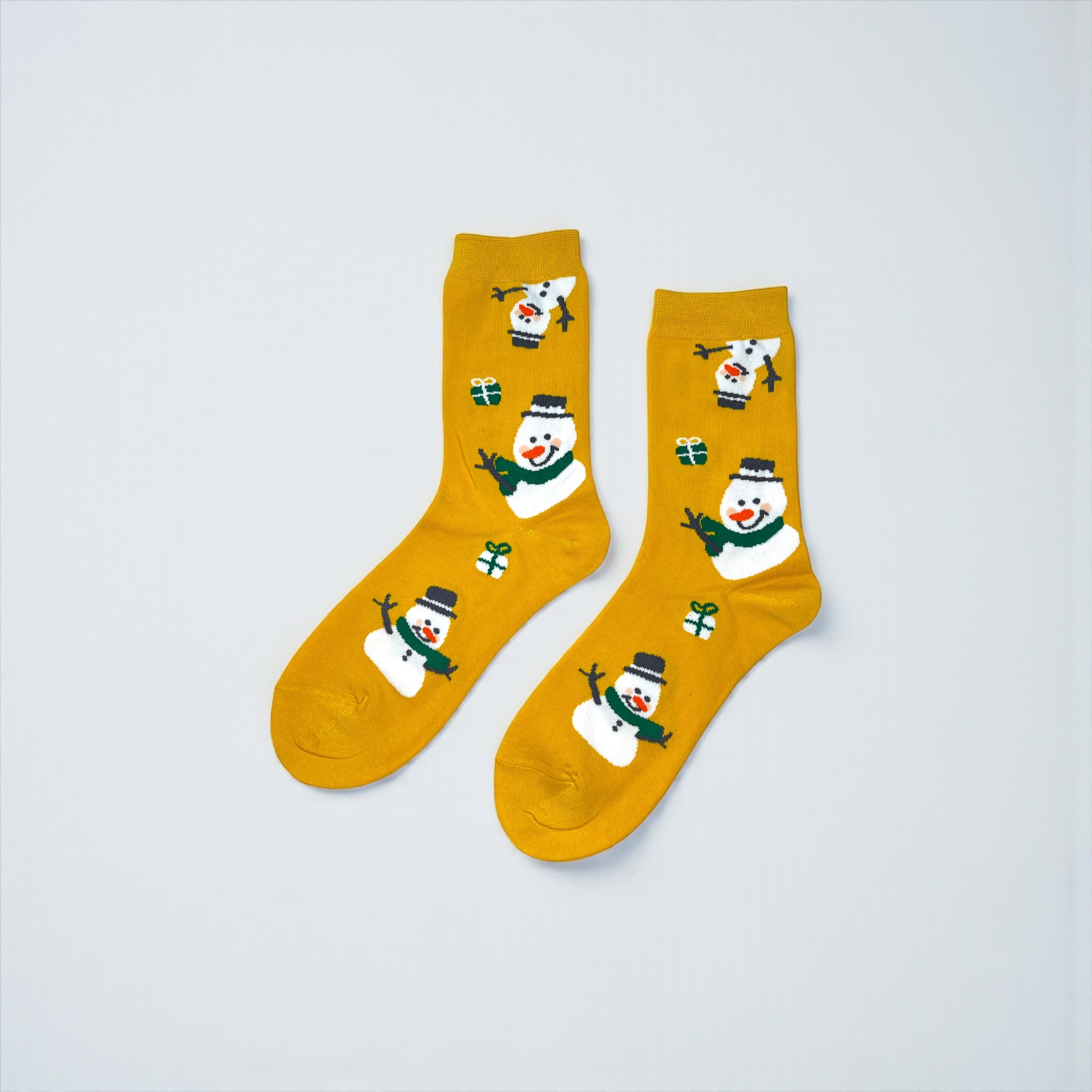 Κάλτσες Μουσταρδί με Χιονάνθρωπο και Δώρα