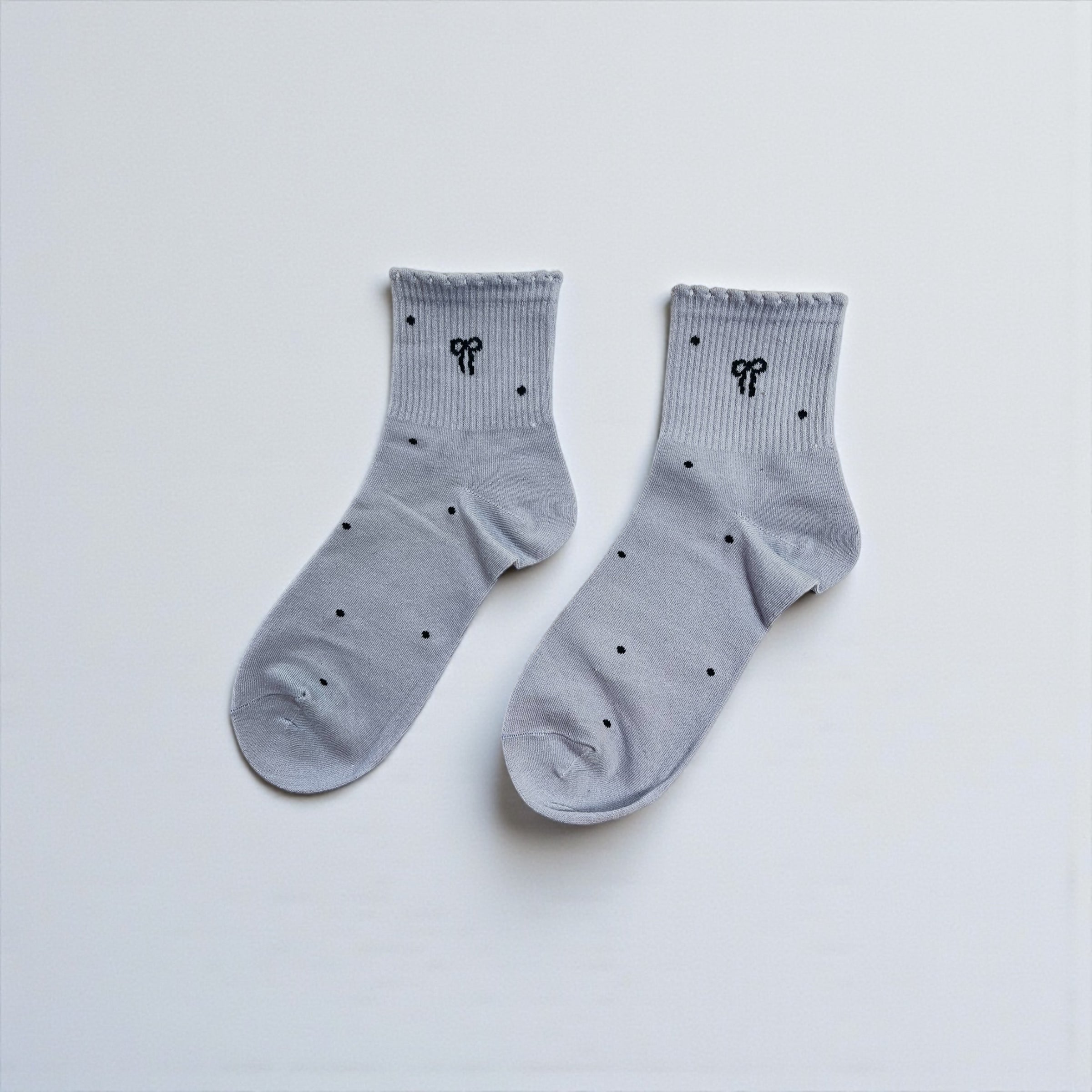 Κάλτσες με μικρά πουά και φιόγκο