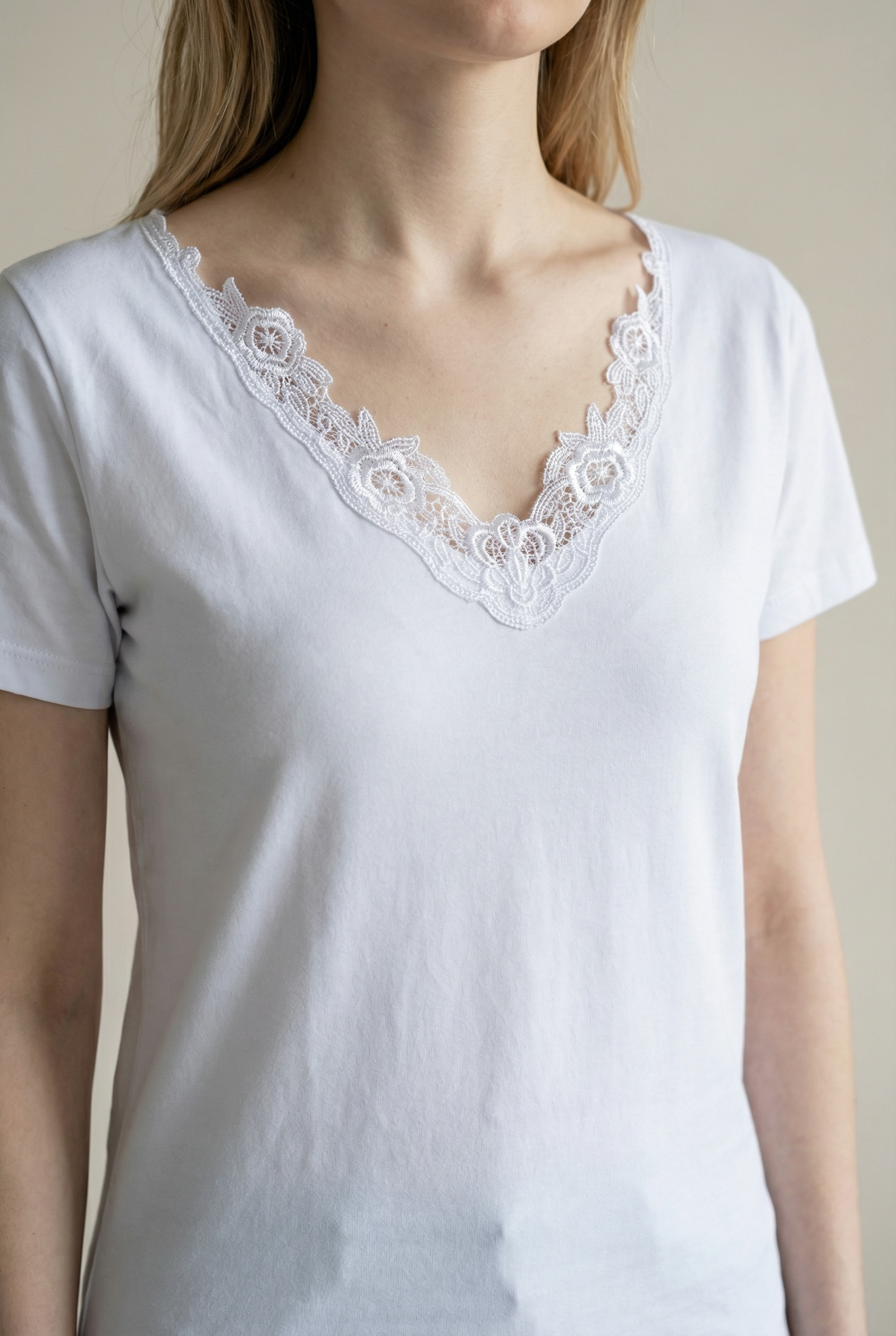 Λευκό Βαμβακερό Φανελάκι με Δαντέλα