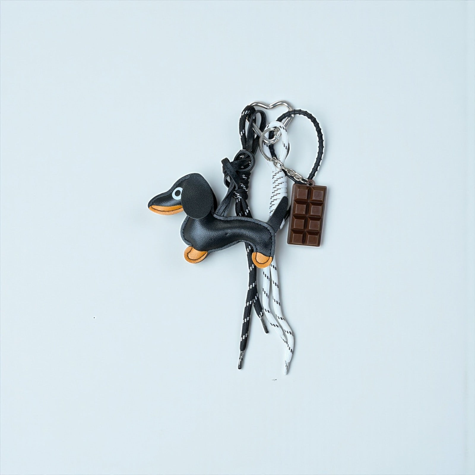 Μαύρο Σκυλάκι bag charm με σοκολάτα