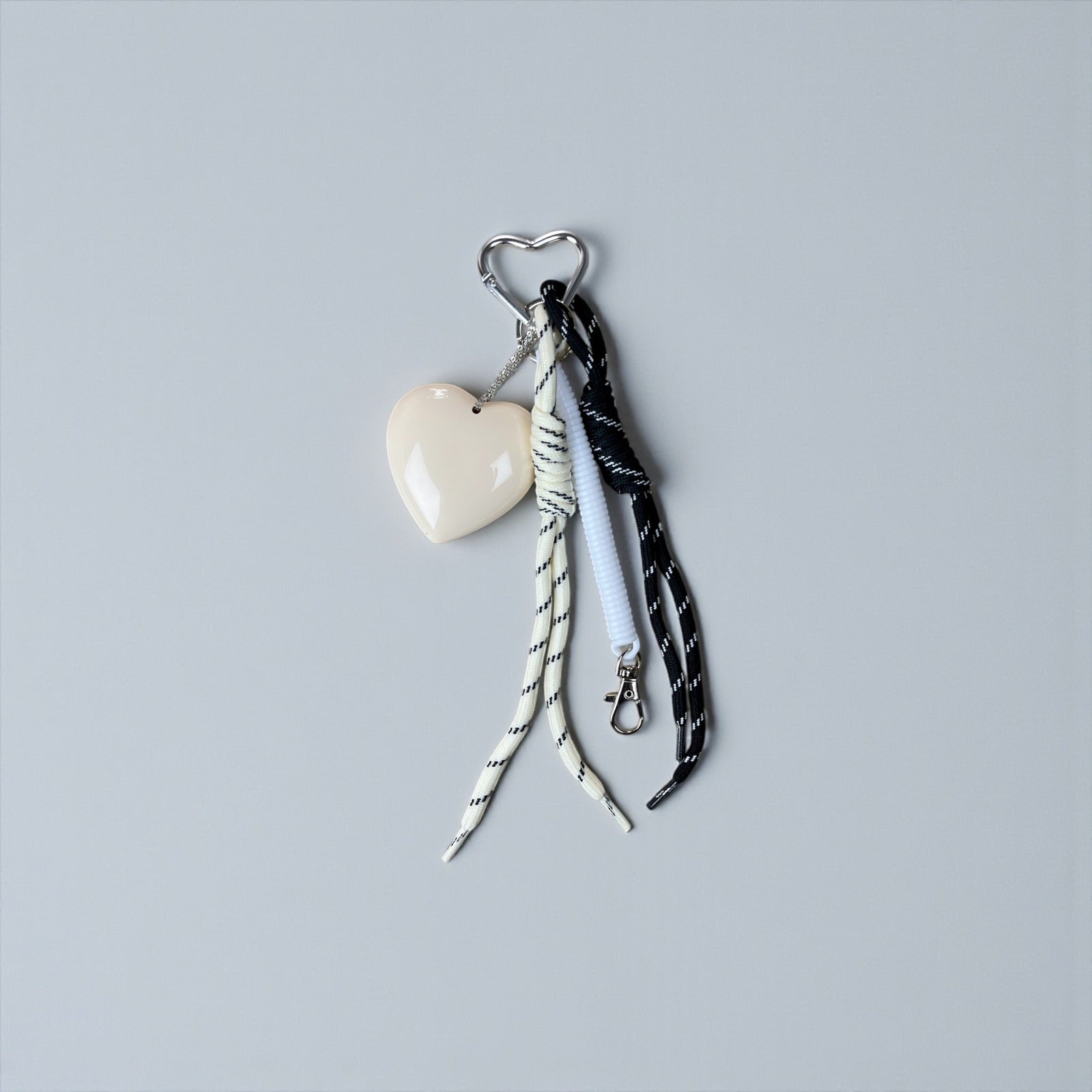 Μπεζ Καρδιά Κομψό και minimal αξεσουάρ τσάντας.